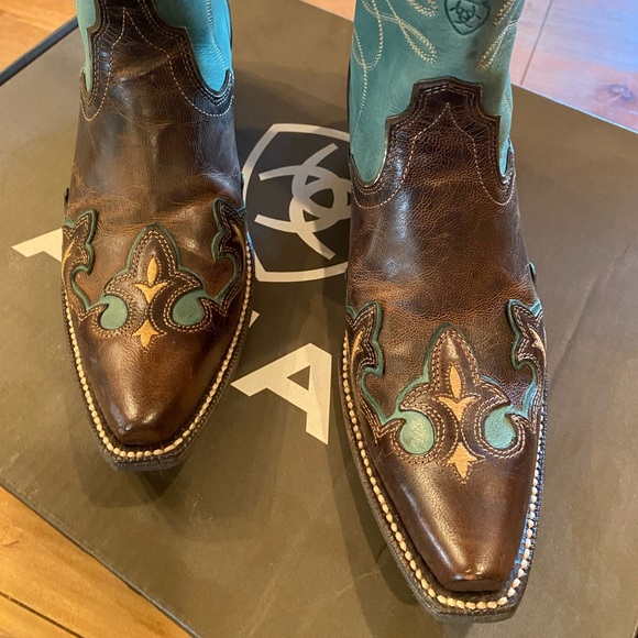 ARIAT women’s snip toe cowboy boots - Size 8 - Picture 2 of 6